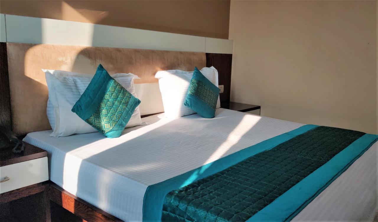 Raj Mahal Inn Нью-Дели Экстерьер фото